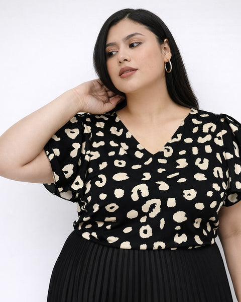 V-Neck Regular Straight Hem Printed Half Sleeves Top Curve and Plus in Classic Black