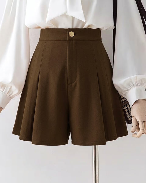 High Waist Pleated Shorts in Coco