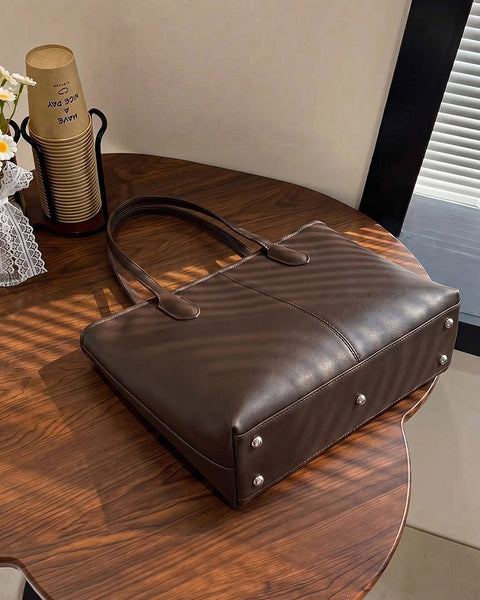 Sleek Minimal Shoulder Bag in Brown