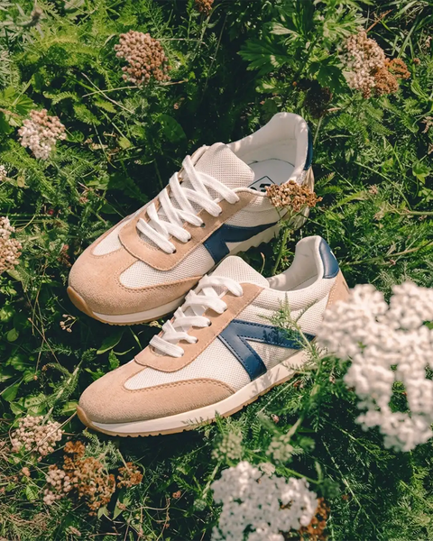 Streetwear Strip Sneakers in Brown