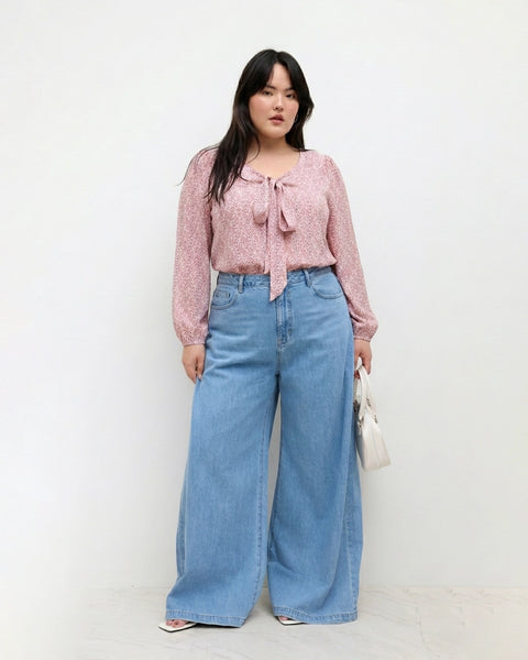 Ditsy Floral Bow Tie Top Curve and Plus in Powder Pink