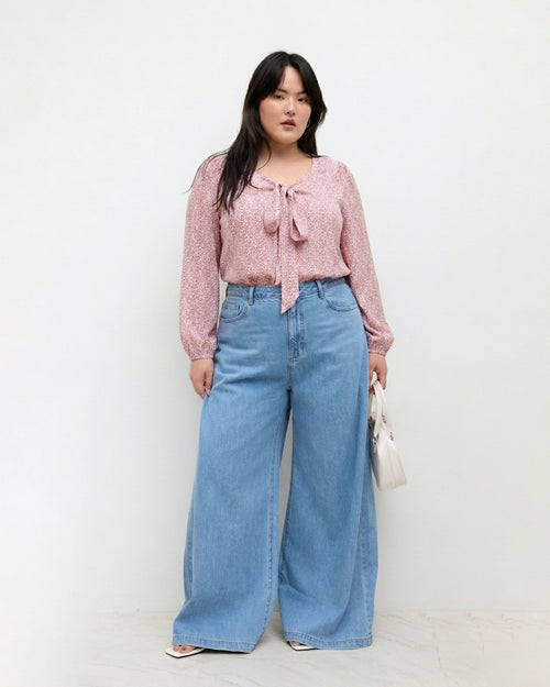 Ditsy Floral Bow Tie Top Curve and Plus in Powder Pink