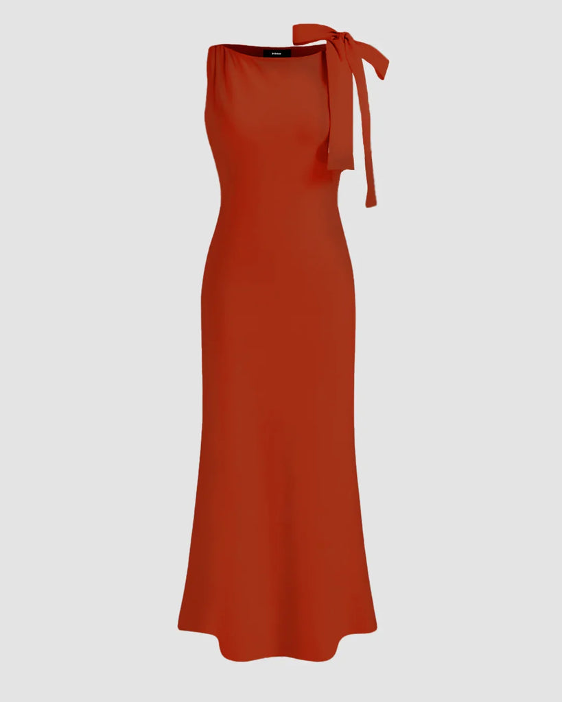  A brick red maxi dress featuring a boat neck and a decorative bow at the neckline.