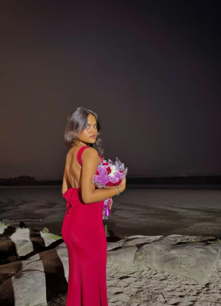 Customer photo 3 of Scoop Neck Backless Bodycon Dress in Burgundy