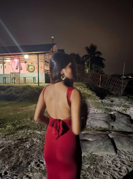 Customer photo 4 of Scoop Neck Backless Bodycon Dress in Burgundy