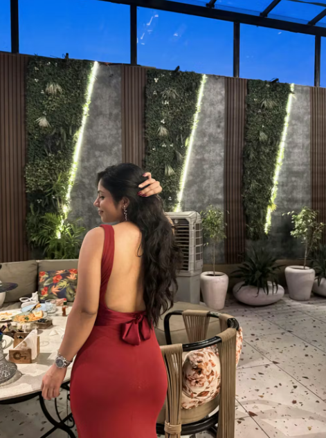 Customer photo 8 of Scoop Neck Backless Bodycon Dress in Burgundy