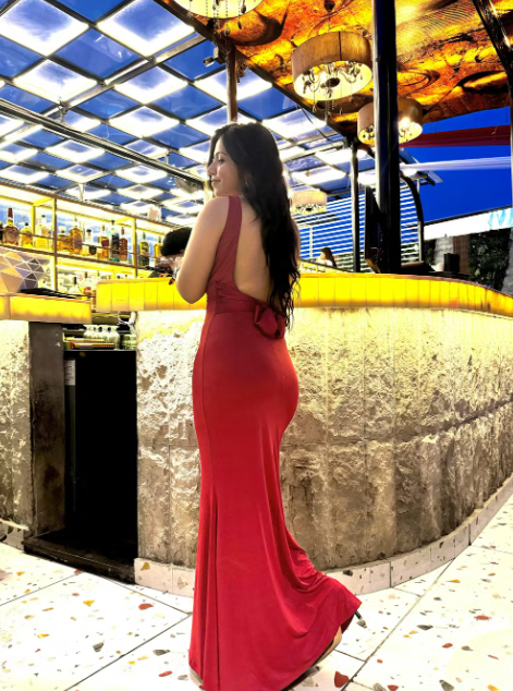 Customer photo 9 of Scoop Neck Backless Bodycon Dress in Burgundy