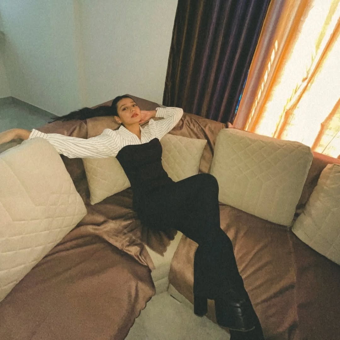 Customer photo 1 of Formal Collared V Neck Long Sleeve Shirt in Black and White