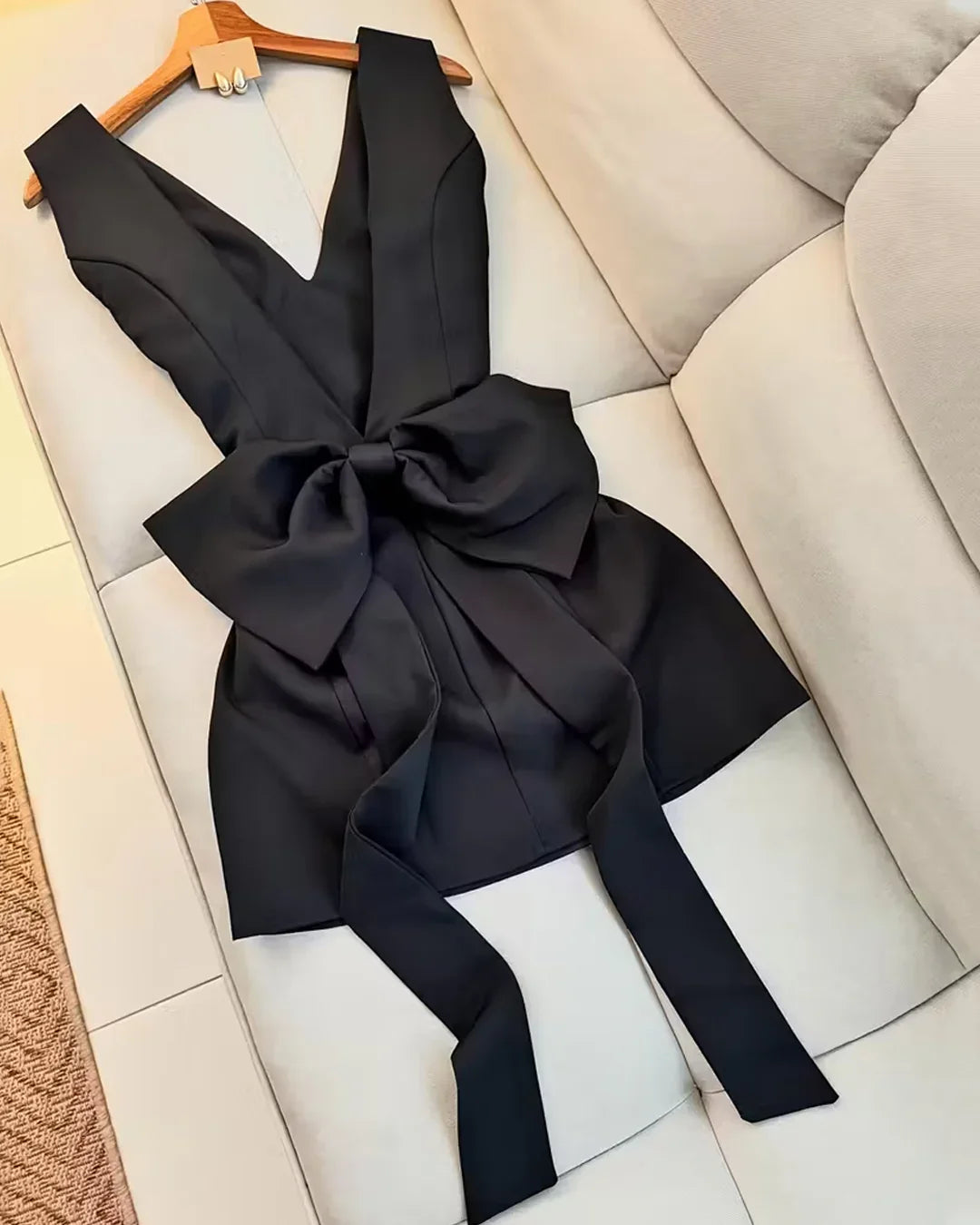 Black Sleeveless V-Neck Bow Detail Mini Dress – Littlebox India