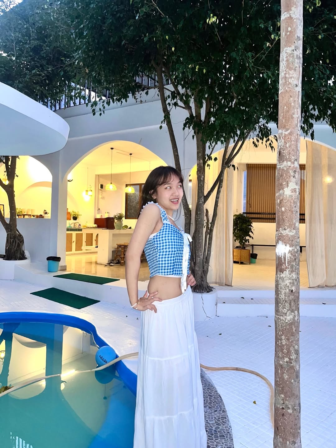 Customer photo 2 of Casual Sweetheart Neck Gingham Sleeveless Crop Top in Blue
